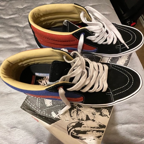 Vans - Picture 2 of 4